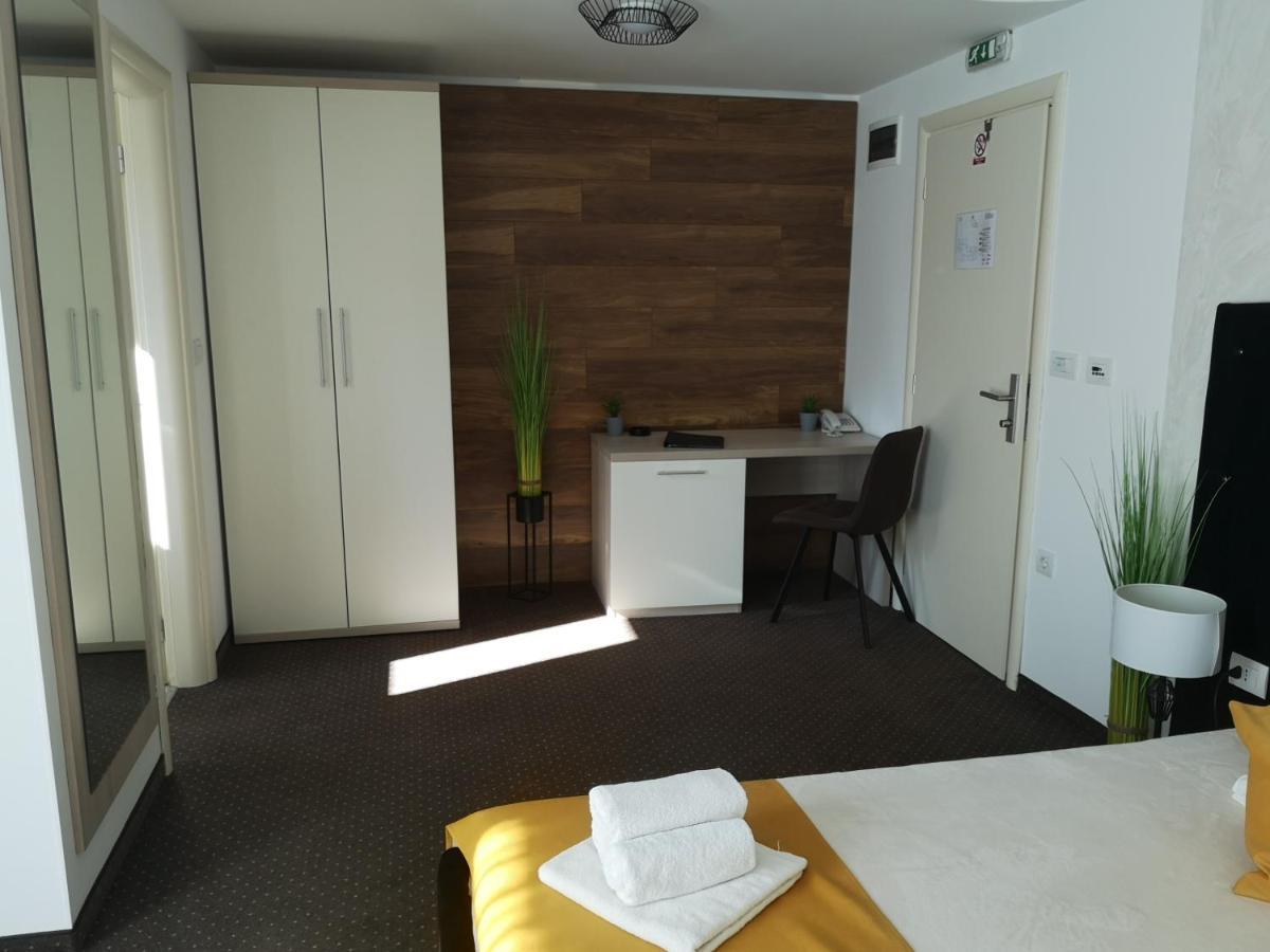 Hotel Bor 3*