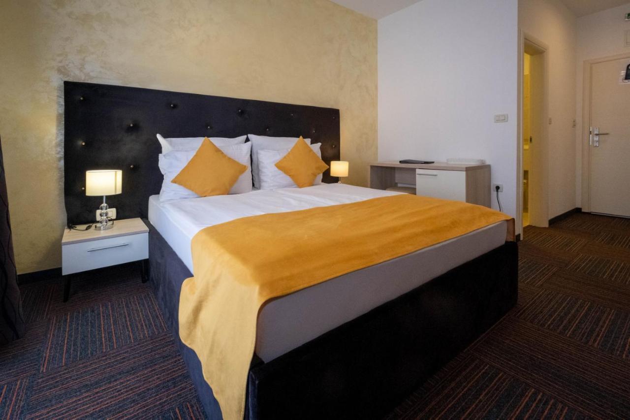 Hotel Bor 3*
