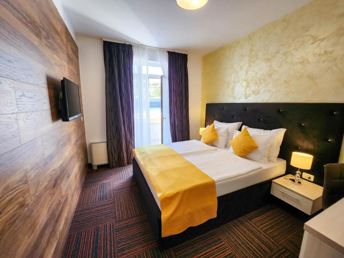 Hotel Bor 3*